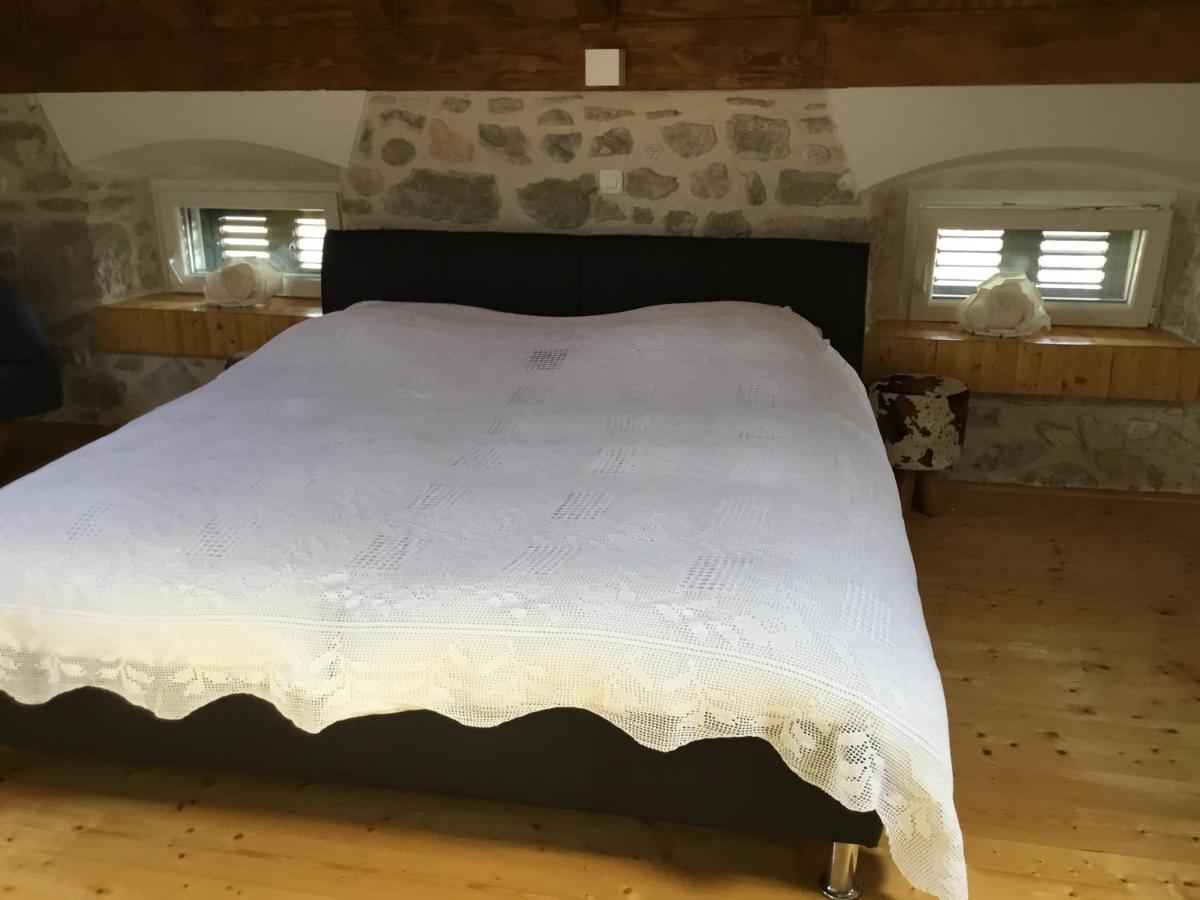 Stein Haus Villa Pirovac Eksteriør billede