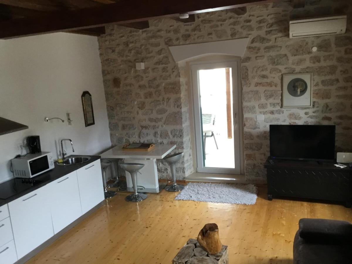 Stein Haus Villa Pirovac Eksteriør billede