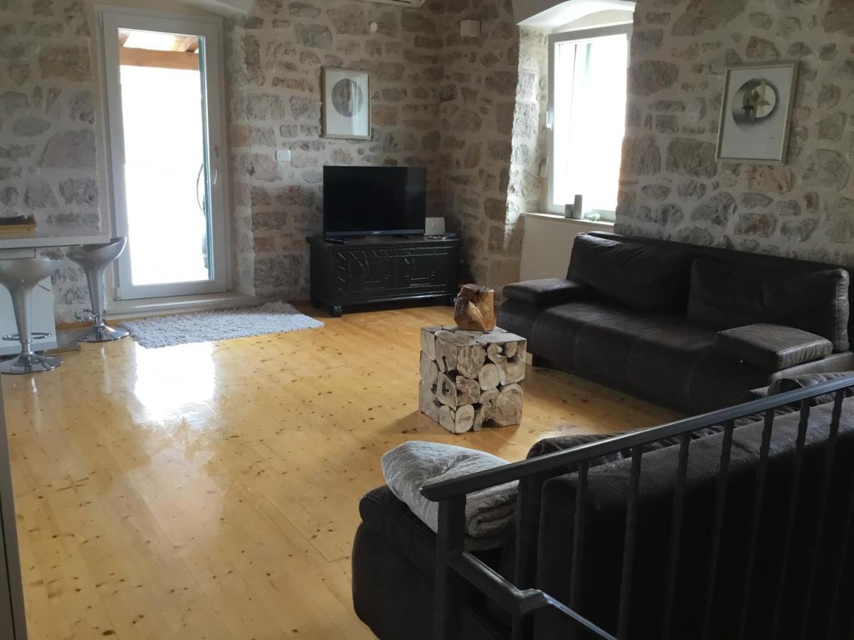 Stein Haus Villa Pirovac Eksteriør billede