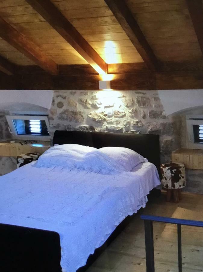 Stein Haus Villa Pirovac Eksteriør billede